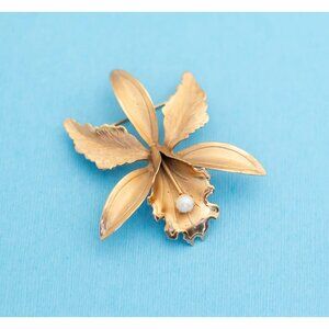 Vintage Golden Pearl Eye Flower Brooch - N4